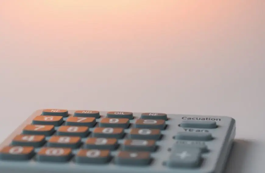 Jak obliczyć staż pracy do urlopu? [Kalkulator 26 dni]